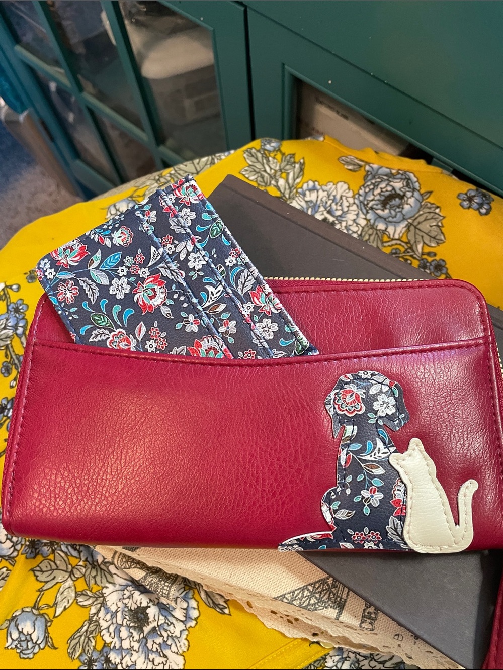Women's  Mundi Floral Accent Burgundy Leather Wallet - Cat 🐈 And dog 🐶 Appliqué